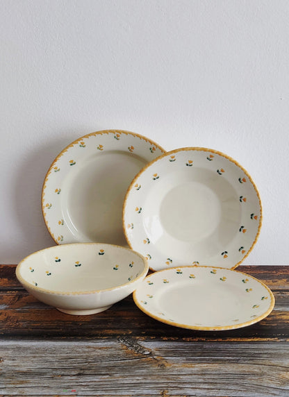 SET Piatti ceramica per 2 persone – decoro Tulipano giallo - Lacapasa.com - Shop Online di Ceramiche Artigianali e Tipicità Pugliesi